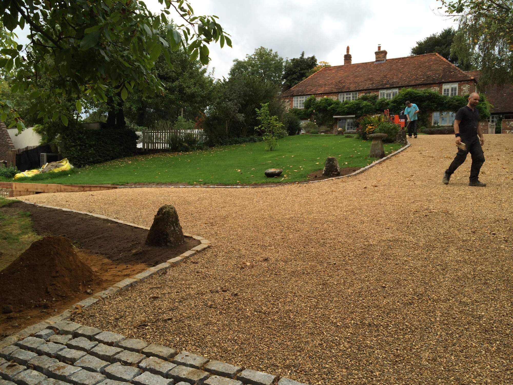 DRIVEWAY ON A STEEP SLOPE SOLVED BY CORE DRIVE 60-40 HDR