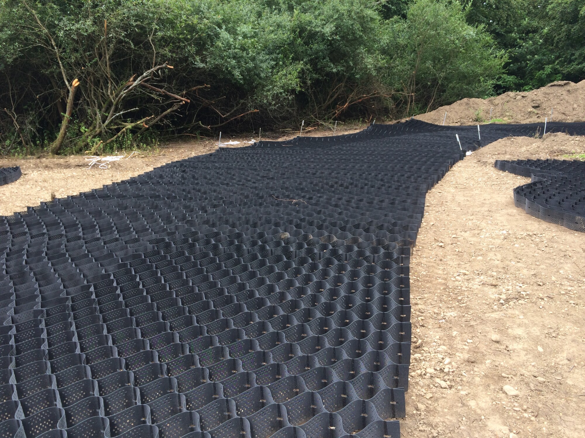 VEHICULAR ACCESS USING GEOTRACK WITH CORE GEOCELL AND GALVANISED ANCHORS