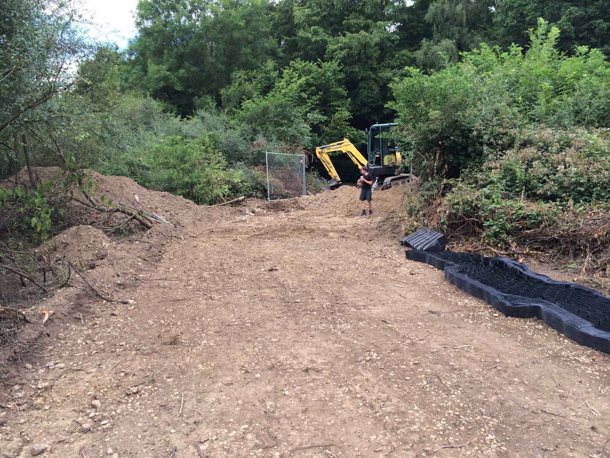 VEHICULAR ACCESS USING GEOTRACK WITH CORE GEOCELL AND GALVANISED ANCHORS